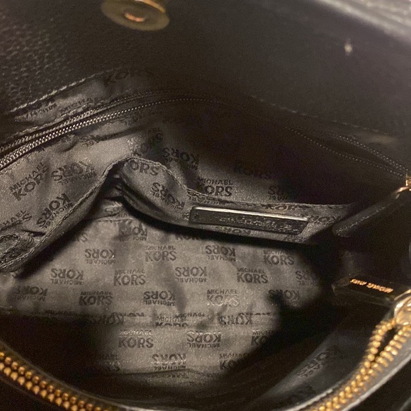 Michael Kors Handbag! - Picture 2 of 5